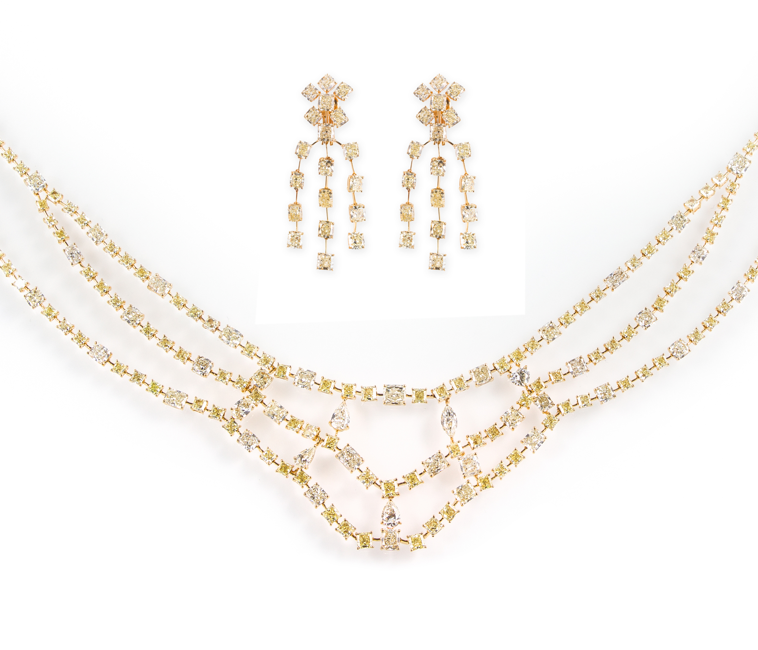 Collier En Or Jaune 18 Carats Avec Diamants - Poids 3.08g - Occasion Très Bon état