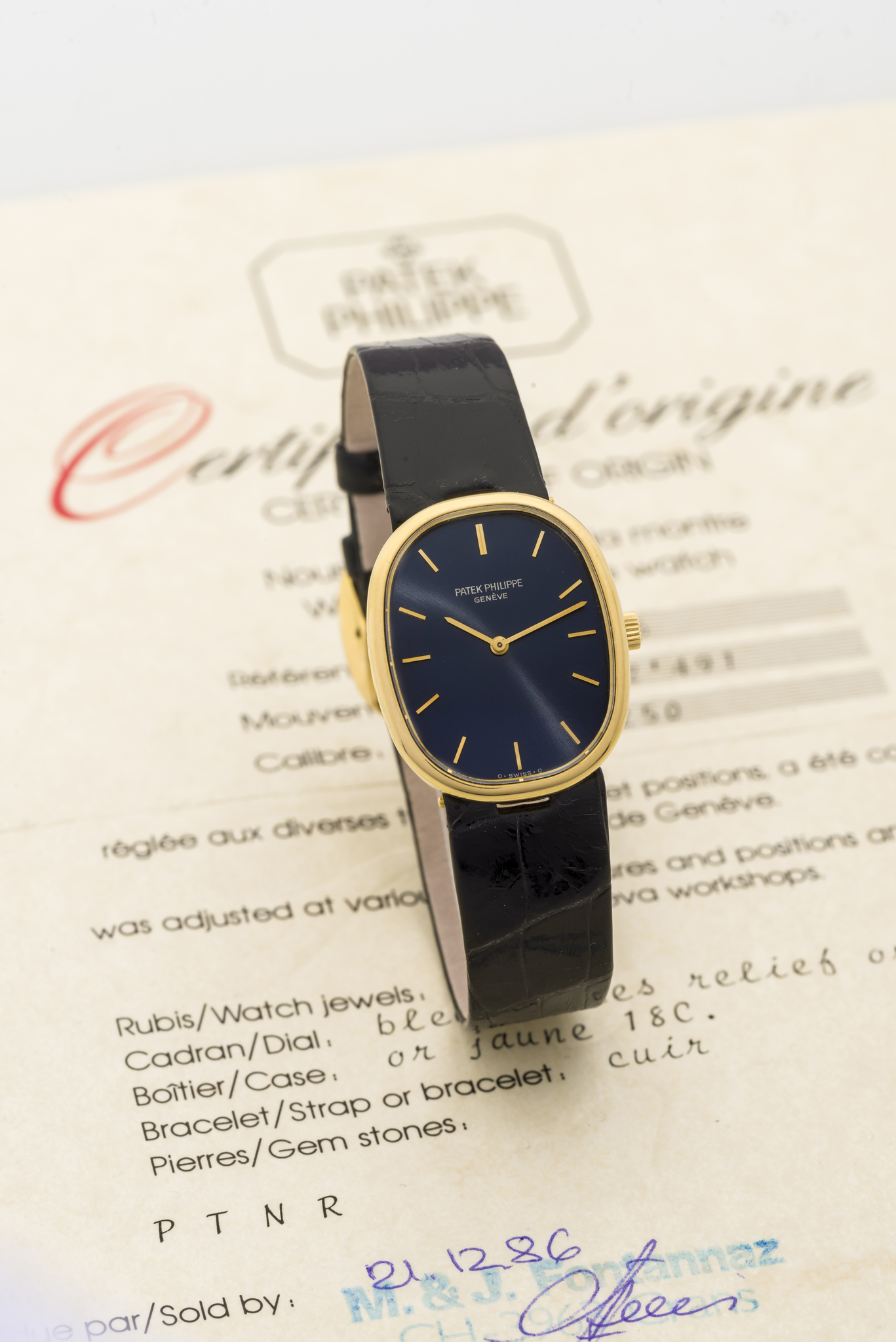 Patek Philippe, ellipse, ref. 4226 Fine and elegant, oval, 18K yellow gold  lady's wristwatch with an 18K yellow gold Patek Philippe buckle. |  Important Modern \u0026amp; Vintage Timepieces. | Geneva, May 13th, 2018